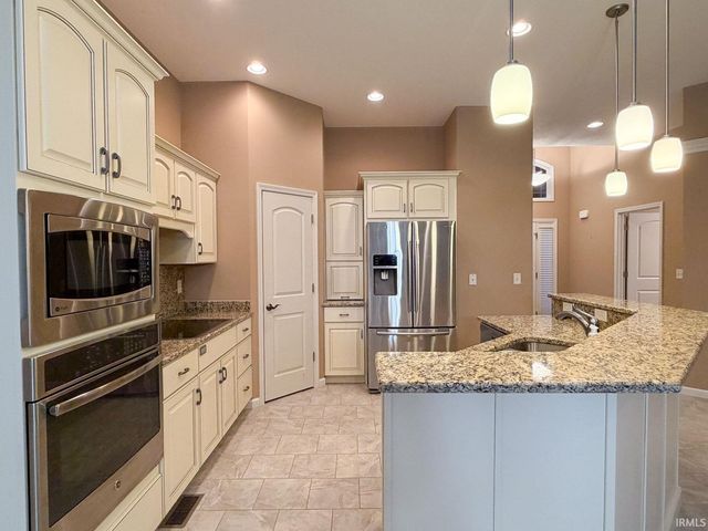 2521 Timberstone Dr, Elkhart, IN 46514