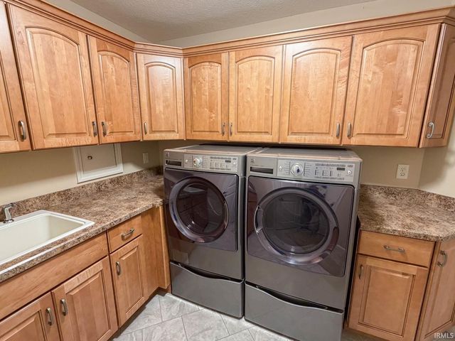 2521 Timberstone Dr, Elkhart, IN 46514