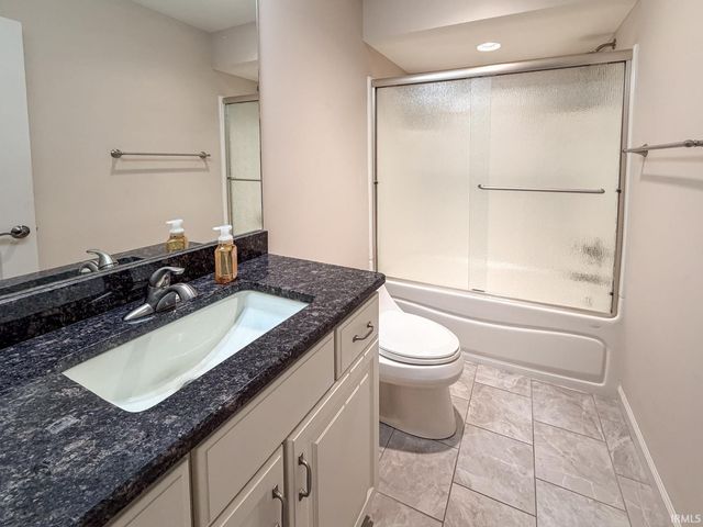 2521 Timberstone Dr, Elkhart, IN 46514