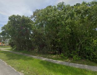 308 E Midway Road, Fort Pierce, FL 34982