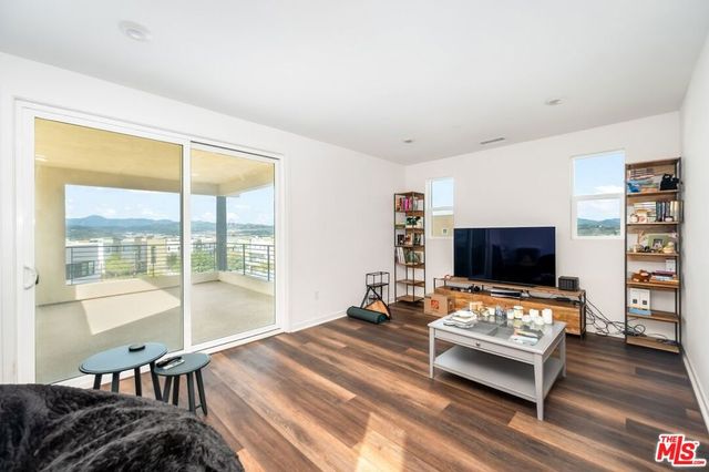 27525 Illumination Court, Valencia, CA 91381