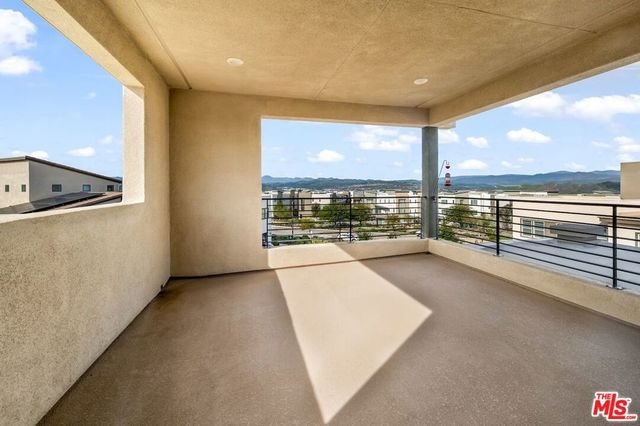 27525 Illumination Court, Valencia, CA 91381