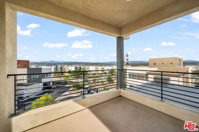 27525 Illumination Court, Valencia, CA 91381