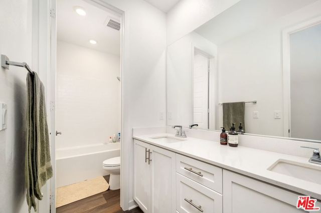 27525 Illumination Court, Valencia, CA 91381