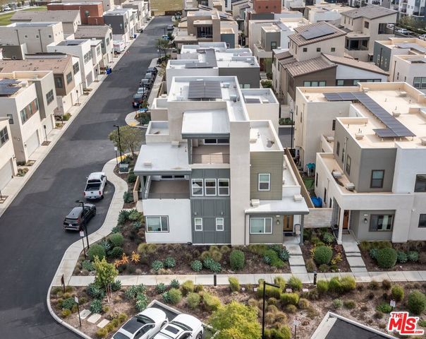 27525 Illumination Court, Valencia, CA 91381