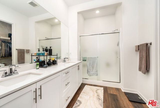 27525 Illumination Court, Valencia, CA 91381