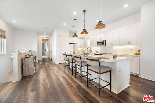 27525 Illumination Court, Valencia, CA 91381