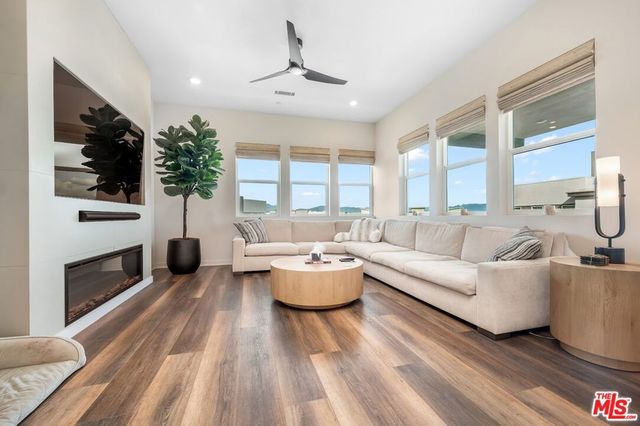 27525 Illumination Court, Valencia, CA 91381