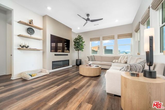 27525 Illumination Court, Valencia, CA 91381