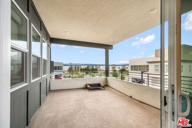 27525 Illumination Court, Valencia, CA 91381