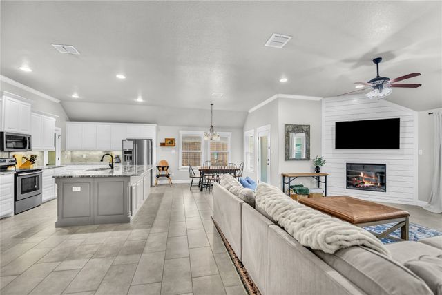 1904 Town Creek Circle, Weatherford, TX 76086