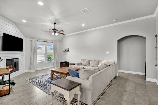 1904 Town Creek Circle, Weatherford, TX 76086