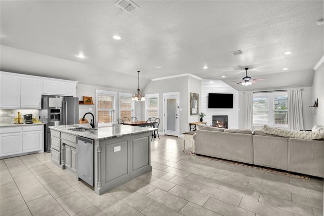 1904 Town Creek Circle, Weatherford, TX 76086