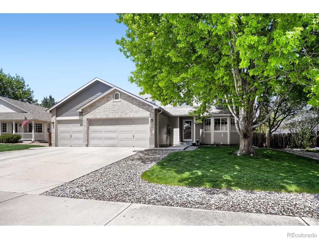 1512 Willowbrook Drive, Longmont, CO 80504