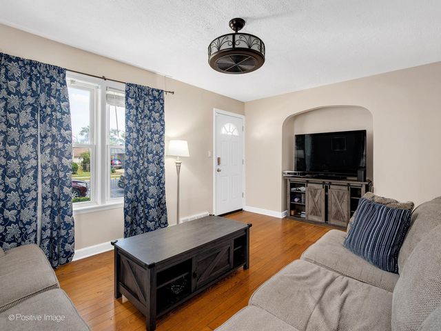 4214 Prairie Avenue, Brookfield, IL 60513