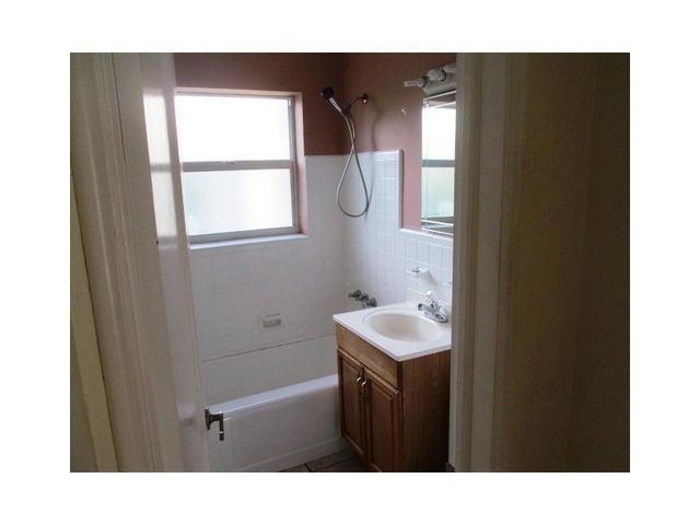 1604 NE 18th Street, Fort Lauderdale, FL 33305