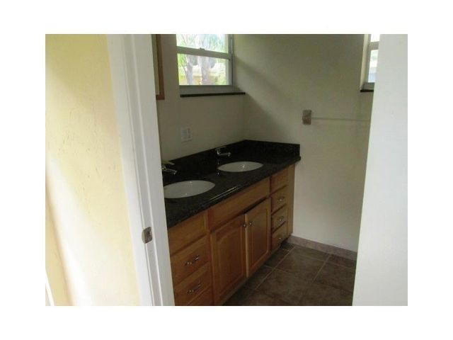 1604 NE 18th Street, Fort Lauderdale, FL 33305