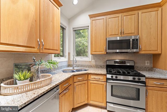 21004 FOWLERS MILL CIR, Ashburn, VA 20147