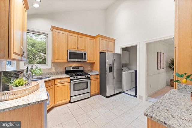 21004 FOWLERS MILL CIR, Ashburn, VA 20147