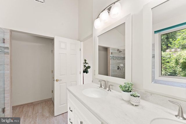 21004 FOWLERS MILL CIR, Ashburn, VA 20147