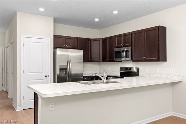509 Eldemire Lane, Elyria, OH 44035