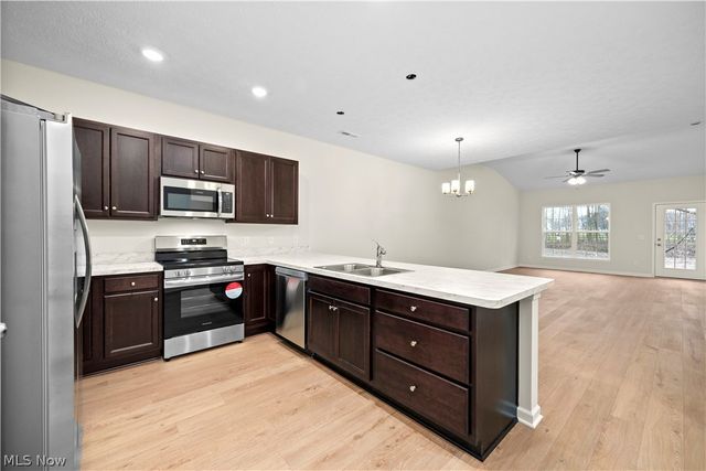 509 Eldemire Lane, Elyria, OH 44035
