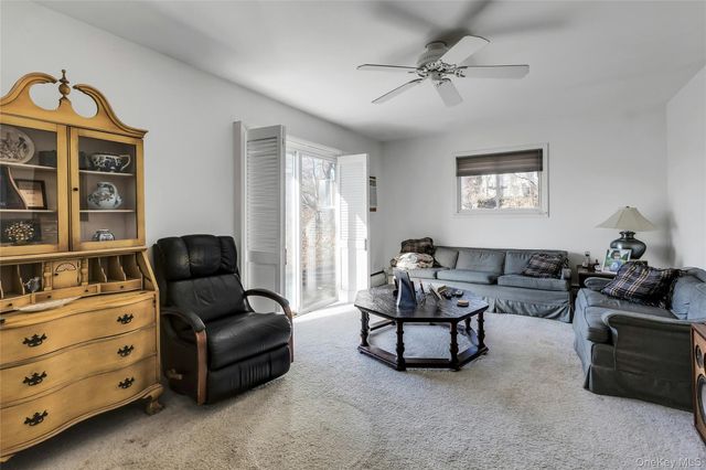 30 Glacier Drive, Smithtown, NY 11787