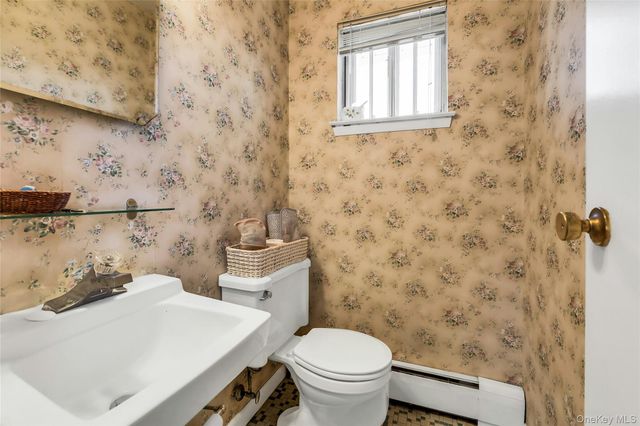 30 Glacier Drive, Smithtown, NY 11787