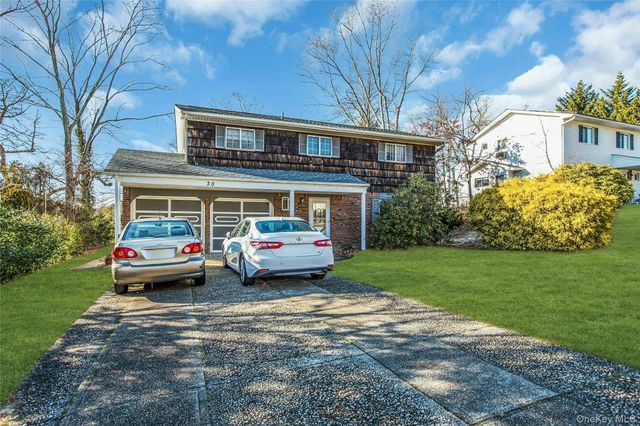 30 Glacier Drive, Smithtown, NY 11787