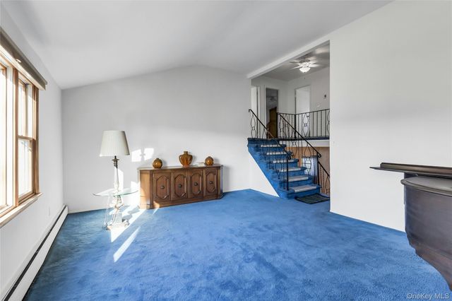 30 Glacier Drive, Smithtown, NY 11787