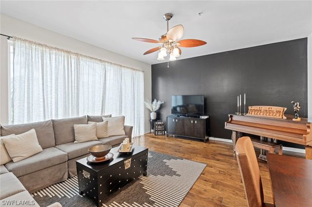 941 Hampton CIR 109, Naples, FL 34105