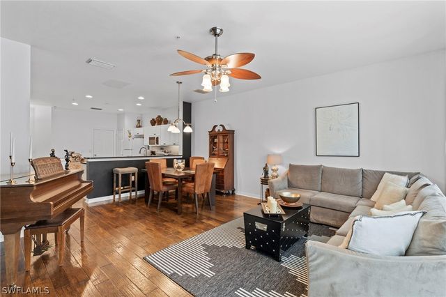 941 Hampton CIR 109, Naples, FL 34105