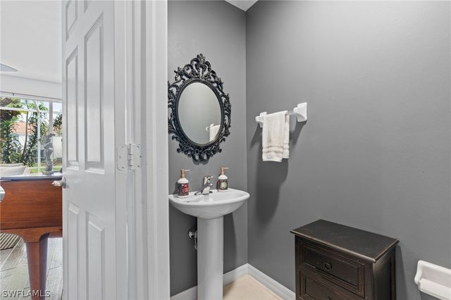 941 Hampton CIR 109, Naples, FL 34105