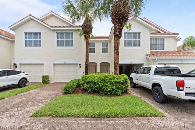 941 Hampton CIR 109, Naples, FL 34105