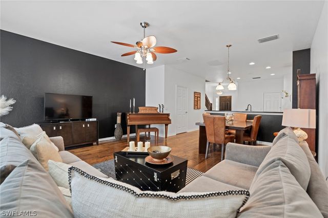 941 Hampton CIR 109, Naples, FL 34105