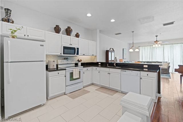 941 Hampton CIR 109, Naples, FL 34105