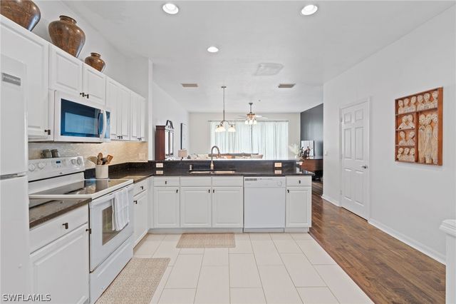 941 Hampton CIR 109, Naples, FL 34105