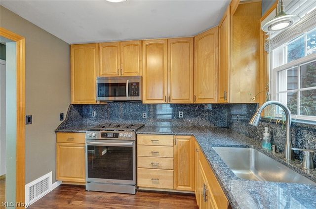 24907 E Oakland Road, Bay Village, OH 44140