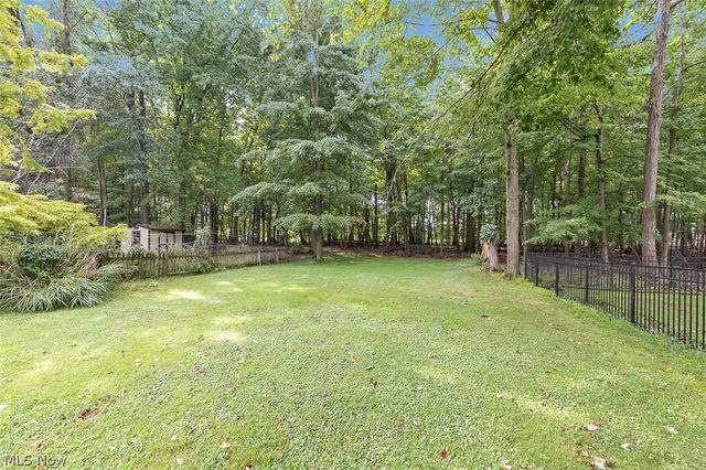 24907 E Oakland Road, Bay Village, OH 44140