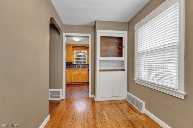 24907 E Oakland Road, Bay Village, OH 44140