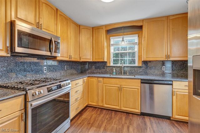 24907 E Oakland Road, Bay Village, OH 44140