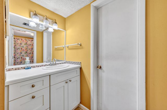 430 Commodore Drive 217, Plantation, FL 33325