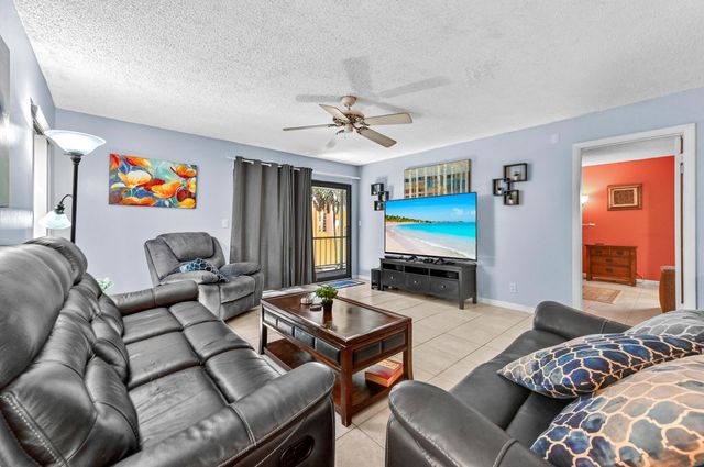 430 Commodore Drive 217, Plantation, FL 33325