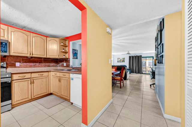430 Commodore Drive 217, Plantation, FL 33325