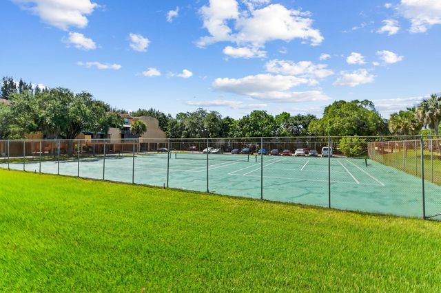 430 Commodore Drive 217, Plantation, FL 33325
