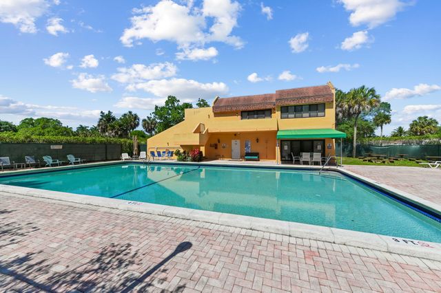 430 Commodore Drive 217, Plantation, FL 33325