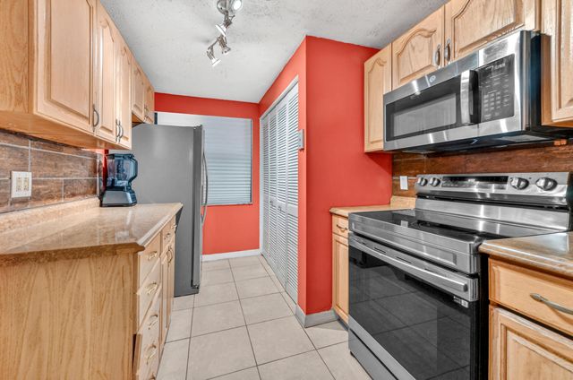 430 Commodore Drive 217, Plantation, FL 33325