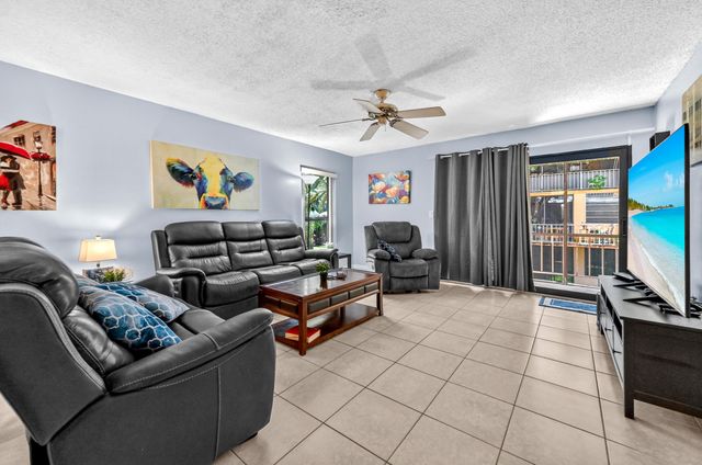430 Commodore Drive 217, Plantation, FL 33325