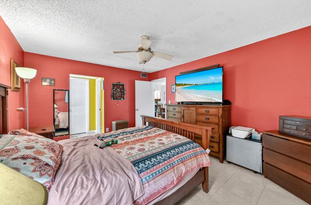 430 Commodore Drive 217, Plantation, FL 33325