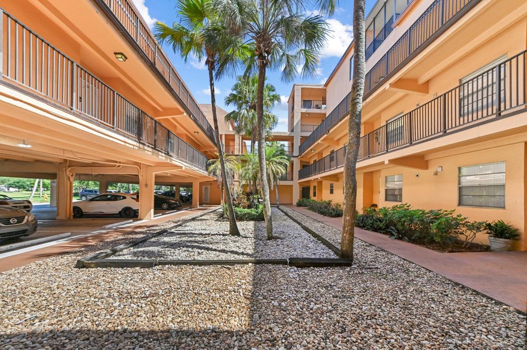 430 Commodore Drive 217, Plantation, FL 33325